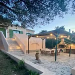 Family D 3 Bedroom House With Bbq&Patio In Huge Estate!