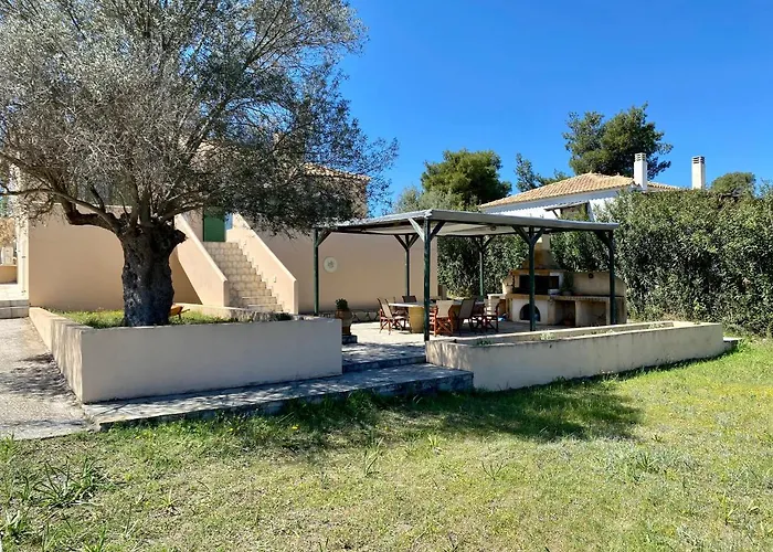 Family D 3 Bedroom House With Bbq&Patio In Huge Estate! *